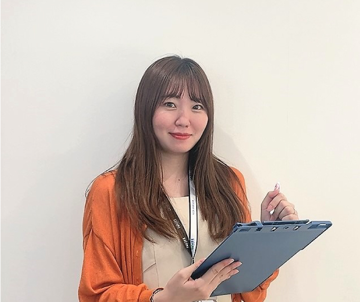 女性スタッフ